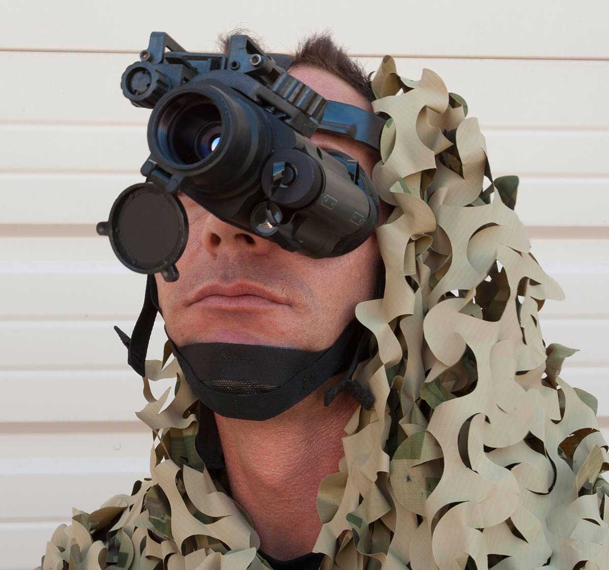 A head mounted thermal imaging scope